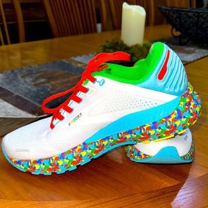 Brooks Adrenaline GTS 22 White/Red/Multicolor Running Shoe excellent shape, sz 9